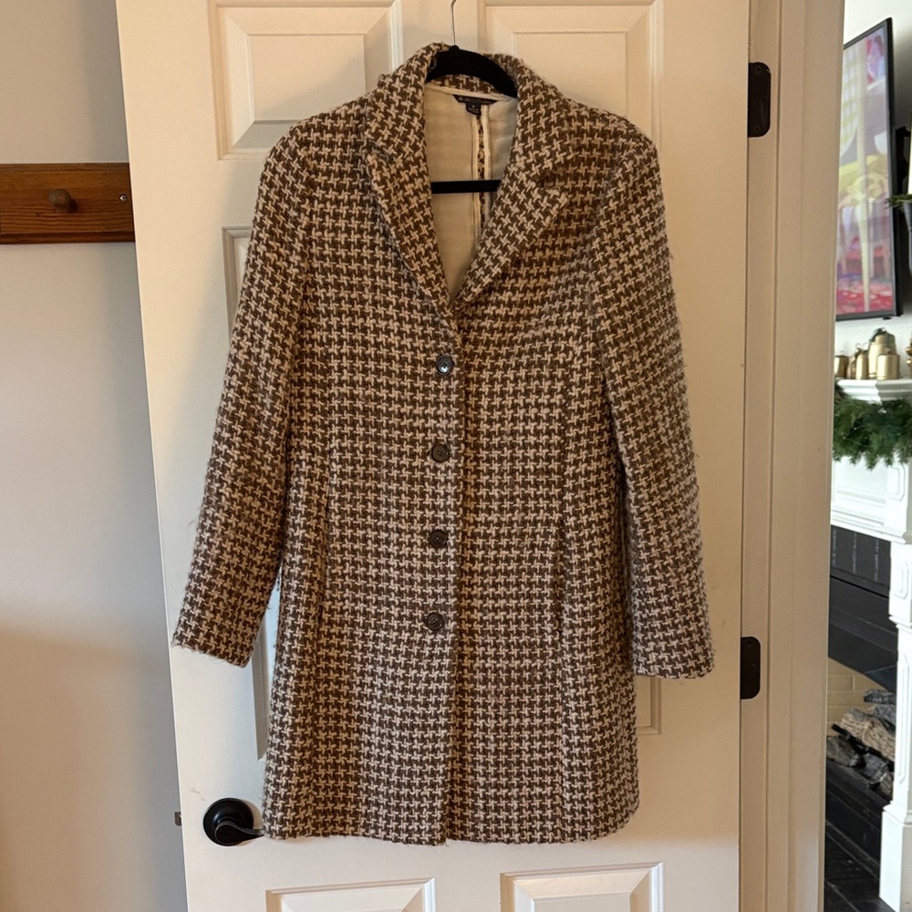 Brooks Brothers Brown and cream 100% wool coat with 100% silk lining